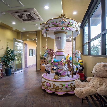Famille Spa Resort Seogwipo Extérieur photo