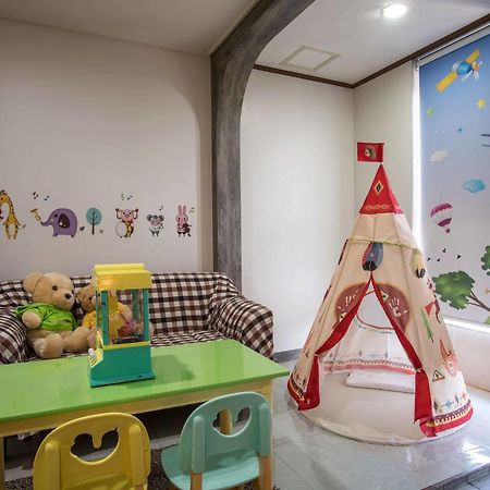 Famille Spa Resort Seogwipo Extérieur photo