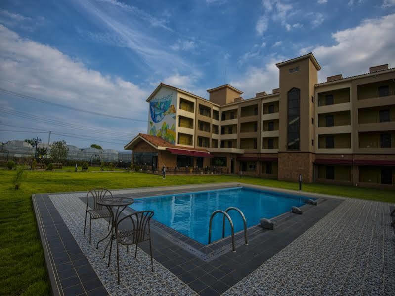 Famille Spa Resort Seogwipo Extérieur photo