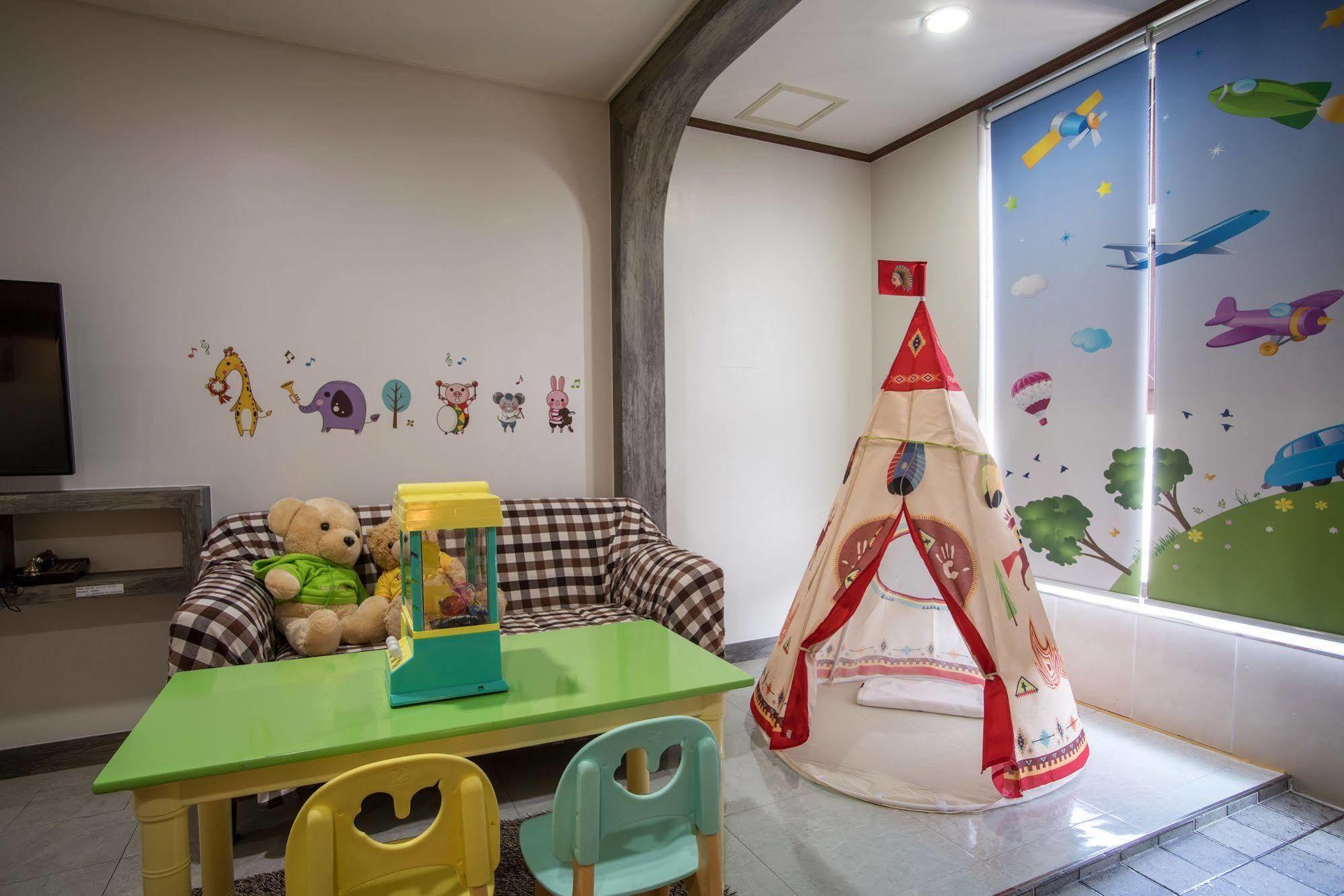 Famille Spa Resort Seogwipo Extérieur photo
