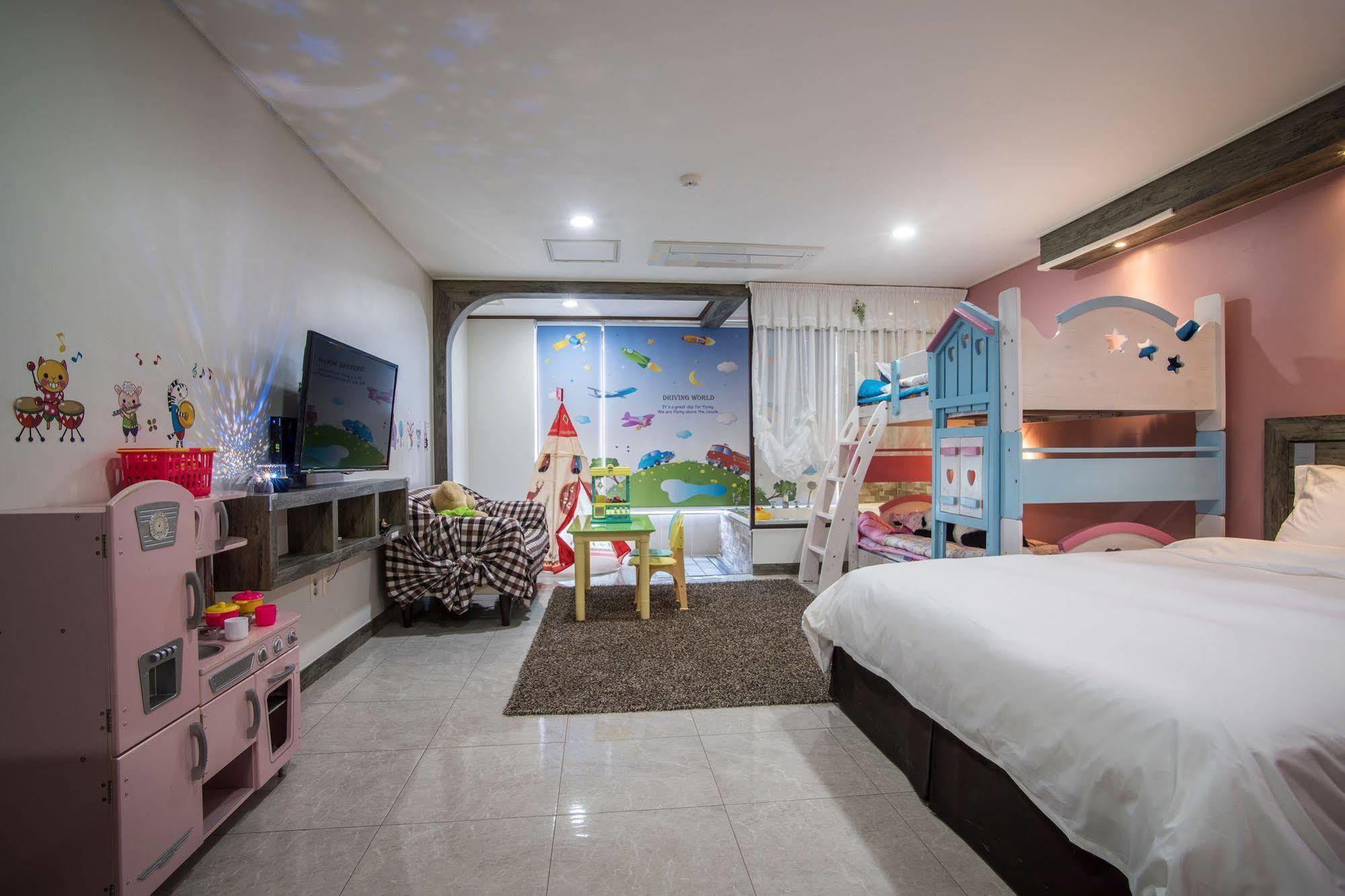 Famille Spa Resort Seogwipo Extérieur photo