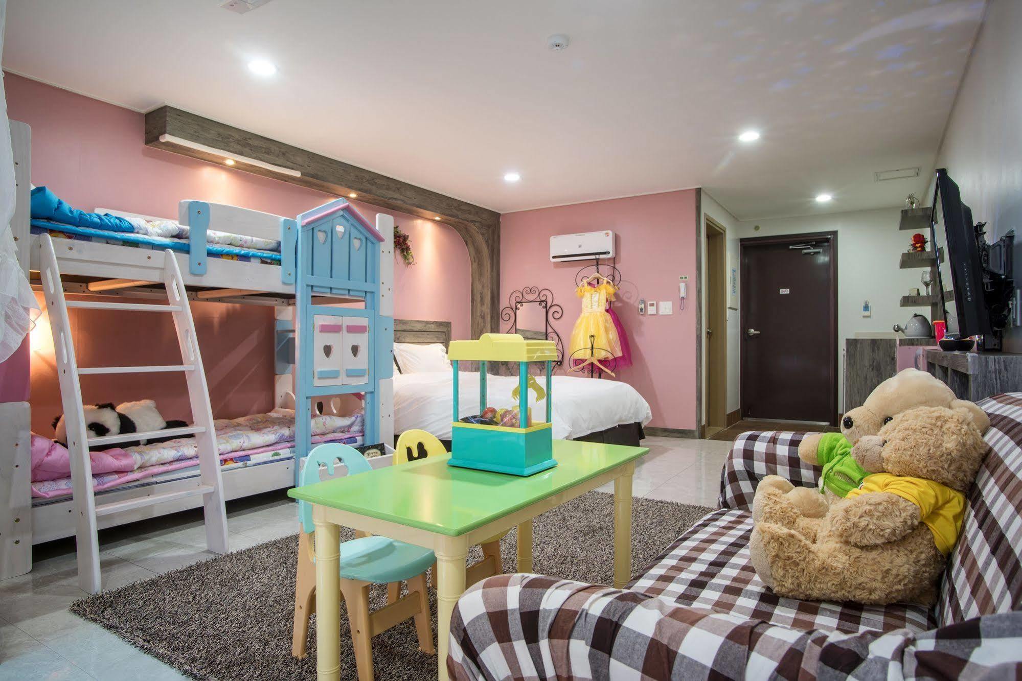 Famille Spa Resort Seogwipo Extérieur photo