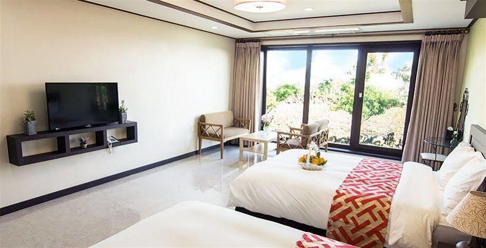 Famille Spa Resort Seogwipo Extérieur photo