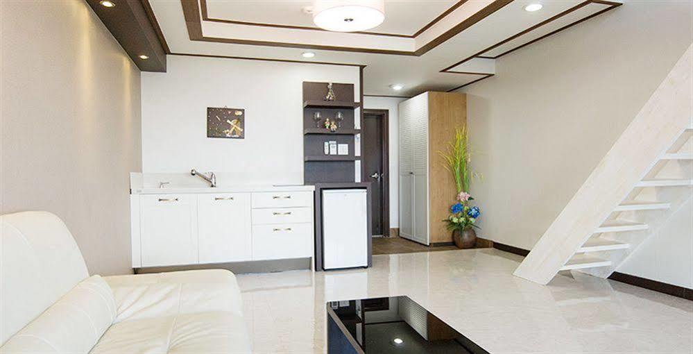 Famille Spa Resort Seogwipo Extérieur photo