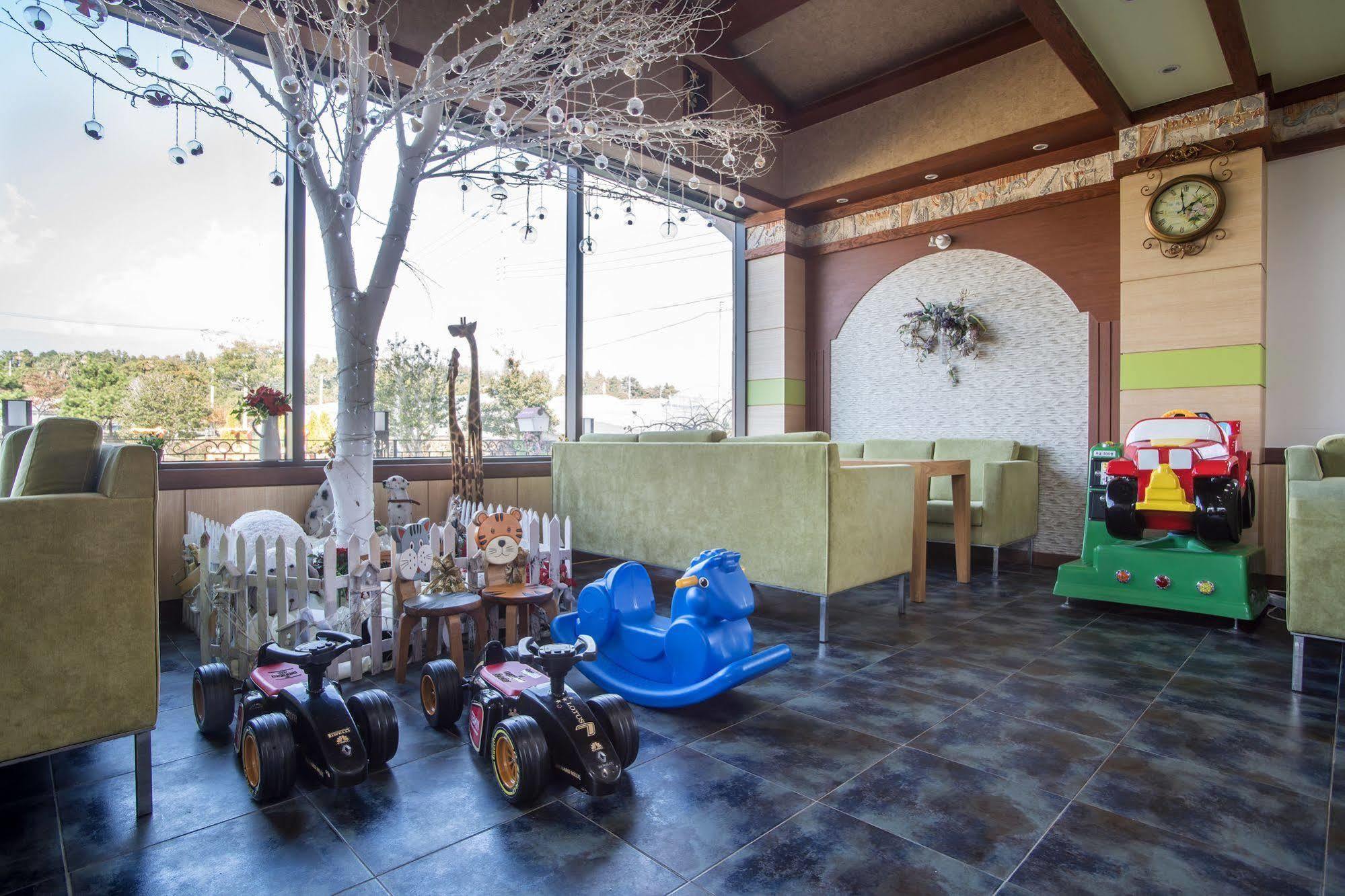 Famille Spa Resort Seogwipo Extérieur photo