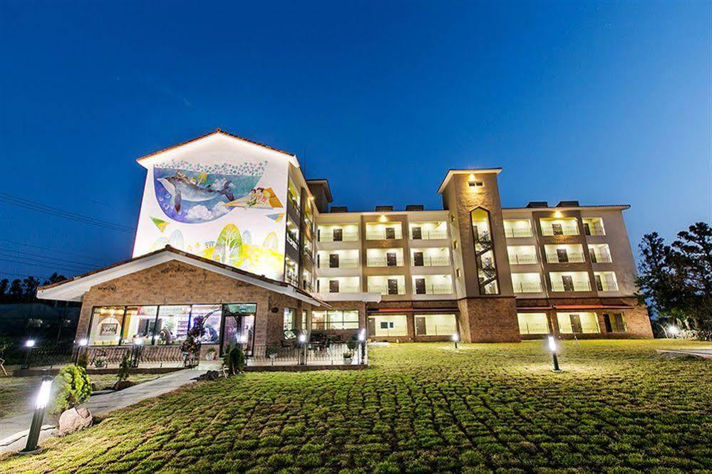 Famille Spa Resort Seogwipo Extérieur photo