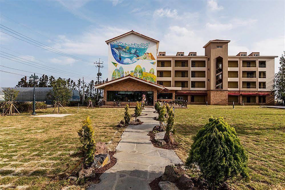 Famille Spa Resort Seogwipo Extérieur photo