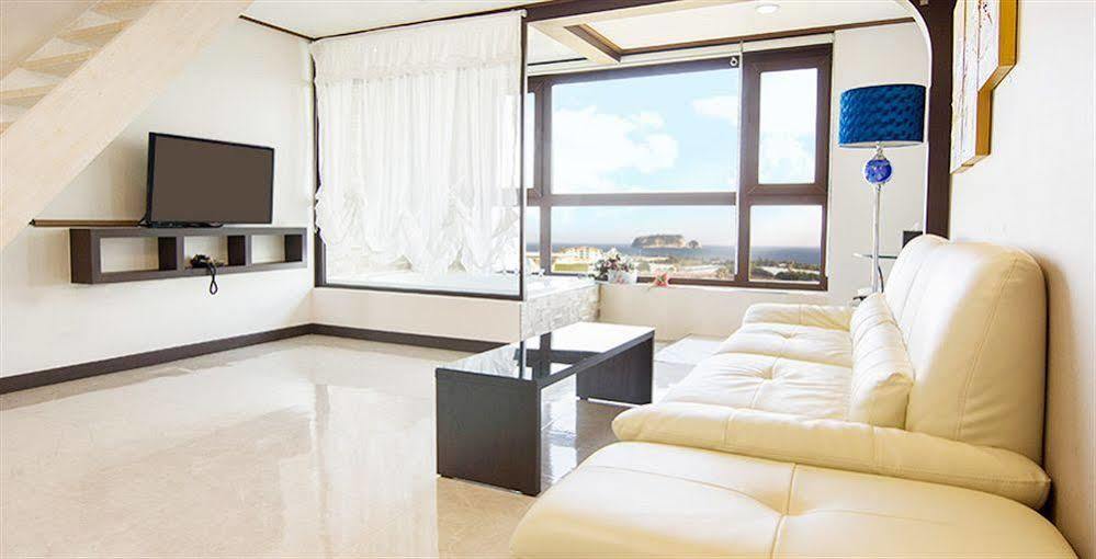 Famille Spa Resort Seogwipo Extérieur photo