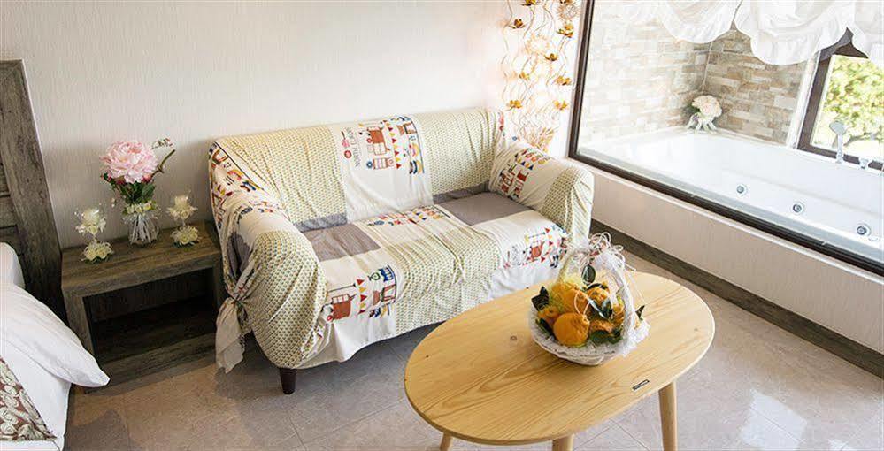 Famille Spa Resort Seogwipo Extérieur photo