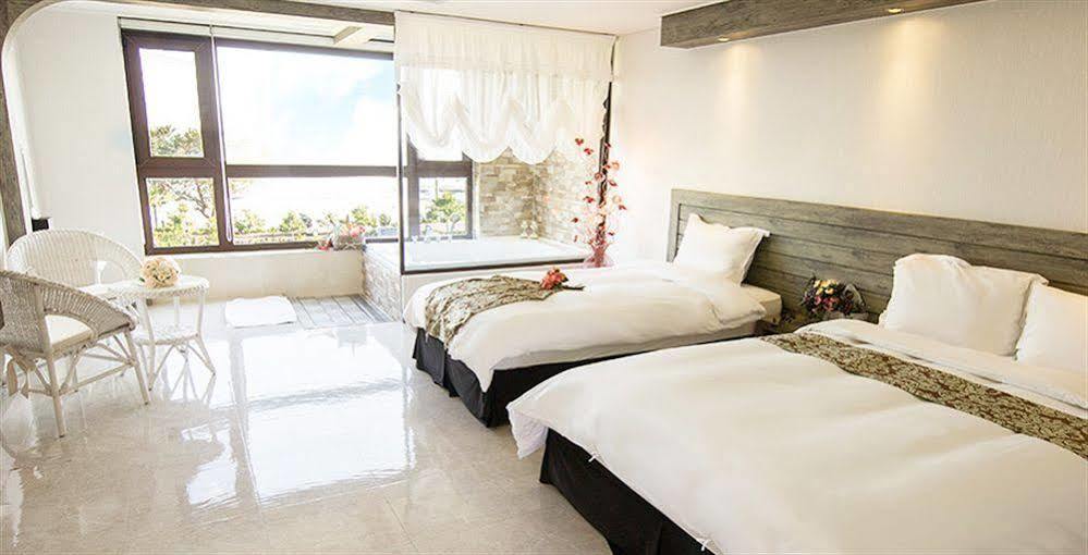 Famille Spa Resort Seogwipo Extérieur photo